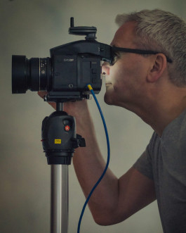 fotograf an der kamera | jens ihnken fotograf in fankfurt 