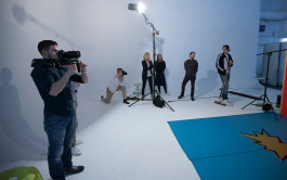 next to the set. | jens ihnken fotograf in fankfurt 