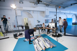 birds view angle, tethering directly into the computer . fashion shoot , studioshooting berlin | jens ihnken fotograf in fankfurt 