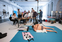 underwearshooting, artdirector, creativedirector, assistenten, viedeograf, model, studio behind the scenes. birds view angle directly into the camera. | jens ihnken fotograf in frankfurt 