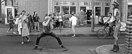 fashion shoot auf den straßen von berlin - viele schaulustige | jens ihnken fotograf frankfurt 