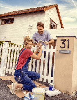 parr renoviert ein haus und spielt mit farbe, Marketingmotiv Finanzdienstleister 