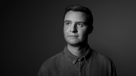 fotografie für eine testimonial kampagne , schwarz weiss portrait, fotografie im studio on location in berlin, fotograf fuer portraits frankfurt am main