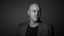 hochwertige fotografie für eine testimonial kampagne , schwarz weiss portrait, fotografie im studio on location in berlin, fotograf fuer portraits frankfurt am main